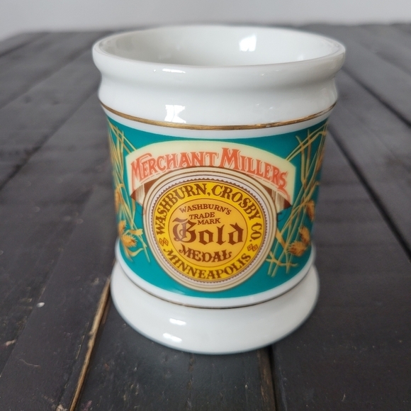 Gold Medal Vintage The Corner Store Porcelain Mug 1982 Collectors Studio Coffee - Picture 1 of 6